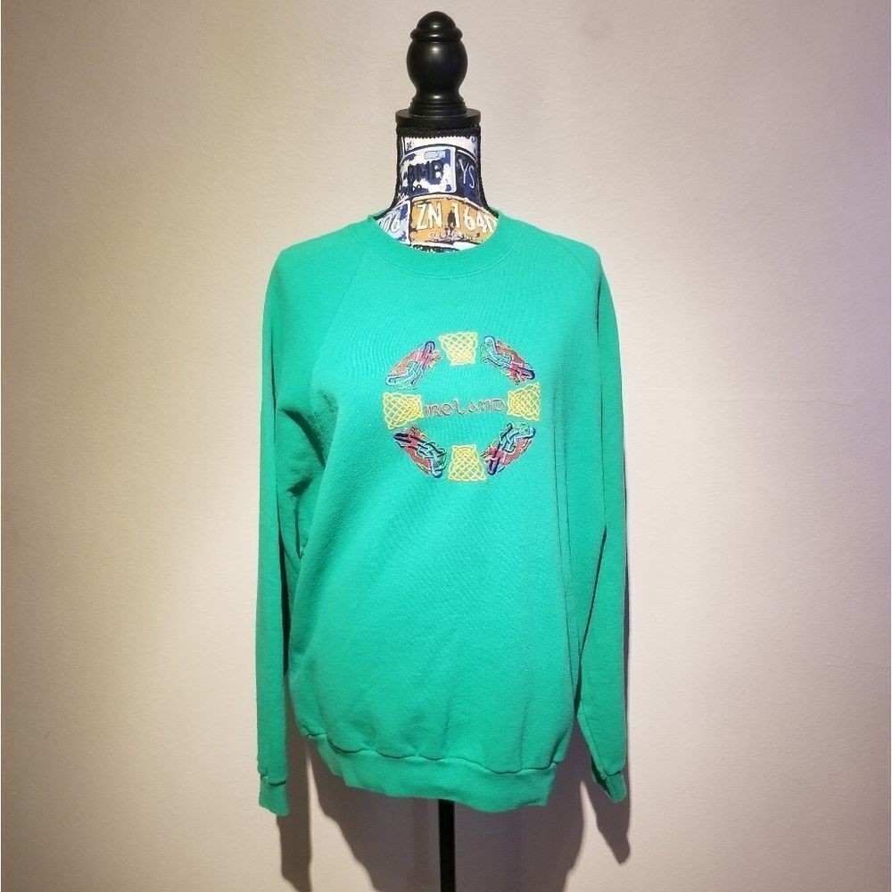 VINTAGE IRELAND SWEATER ON SCREN STARS LABEL. (SHD)